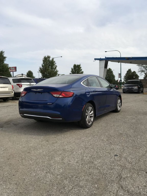 2016 Chrysler 200 Image 2