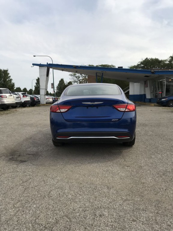 2016 Chrysler 200 Image 3