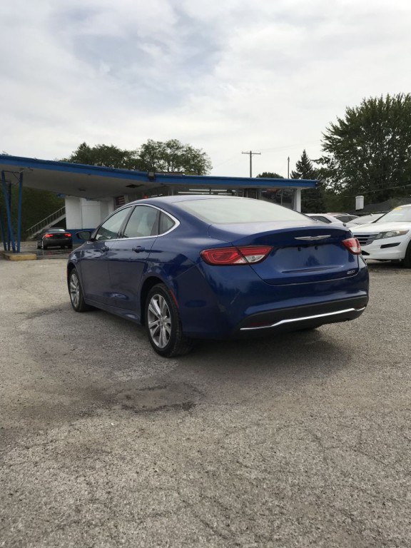 2016 Chrysler 200 Image 4