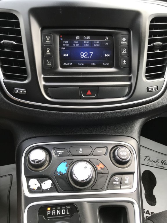 2016 Chrysler 200 Image 14