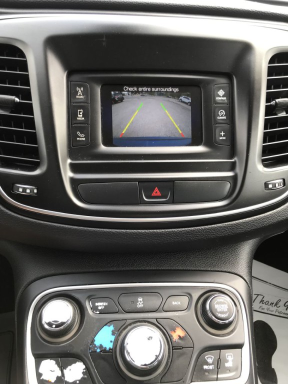2016 Chrysler 200 Image 15