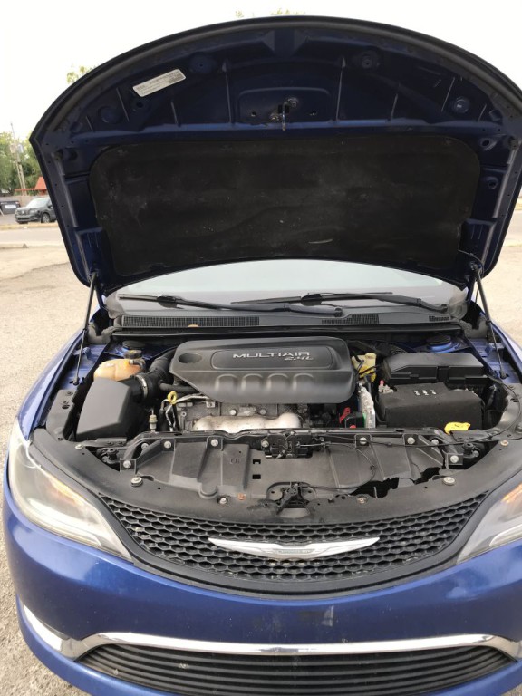 2016 Chrysler 200 Image 17