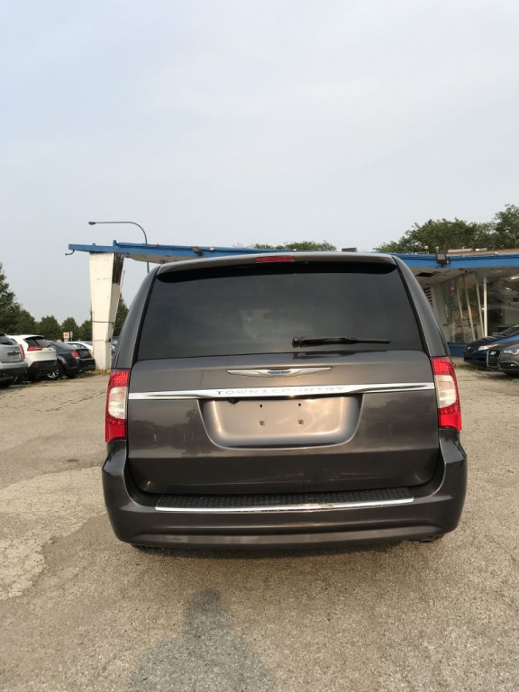 2015 Chrysler Town & Country Image 4