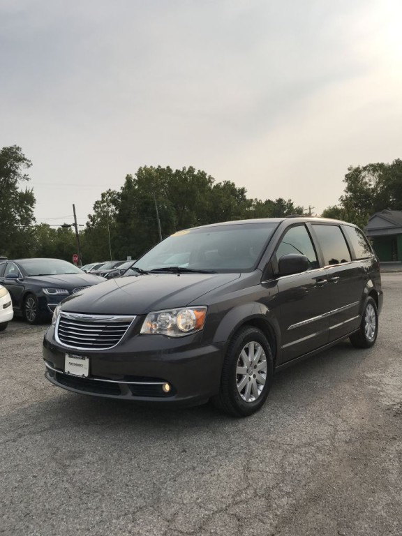 2015 Chrysler Town & Country Image 7
