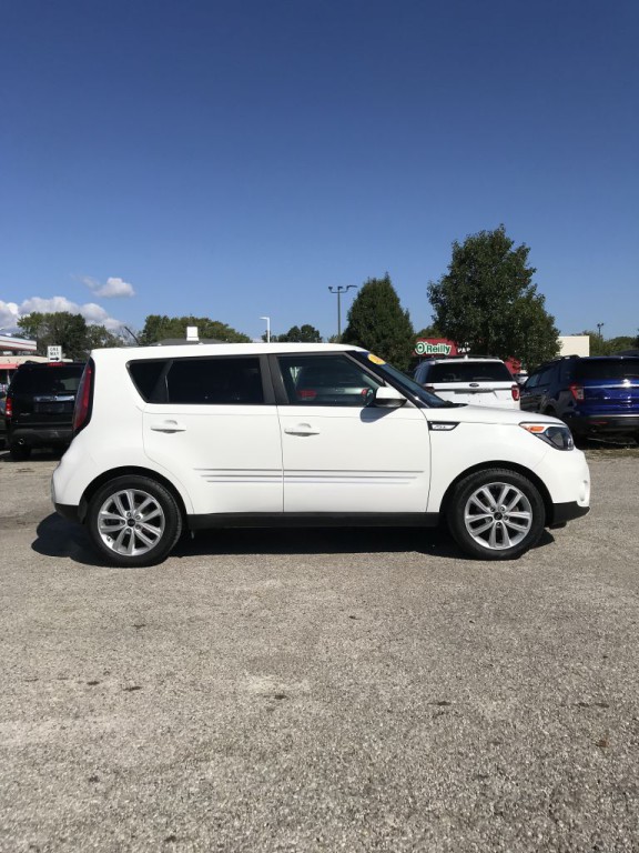 2018 Kia Soul Image 2