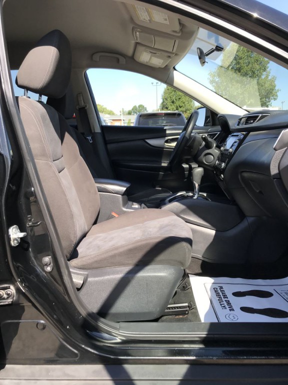 2016 Nissan Rogue Image 17