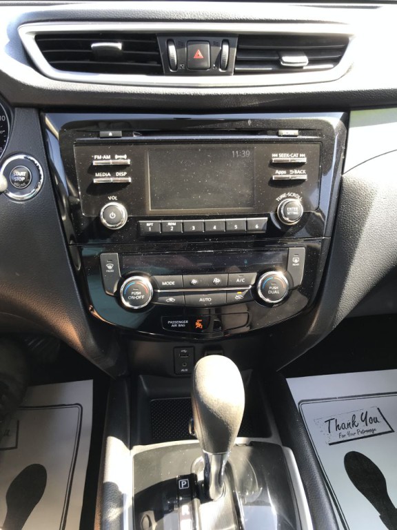 2016 Nissan Rogue Image 18