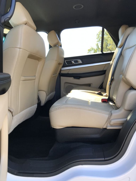 2016 Ford Explorer Image 12