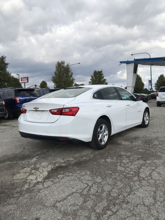 2018 Chevrolet Malibu Image 3