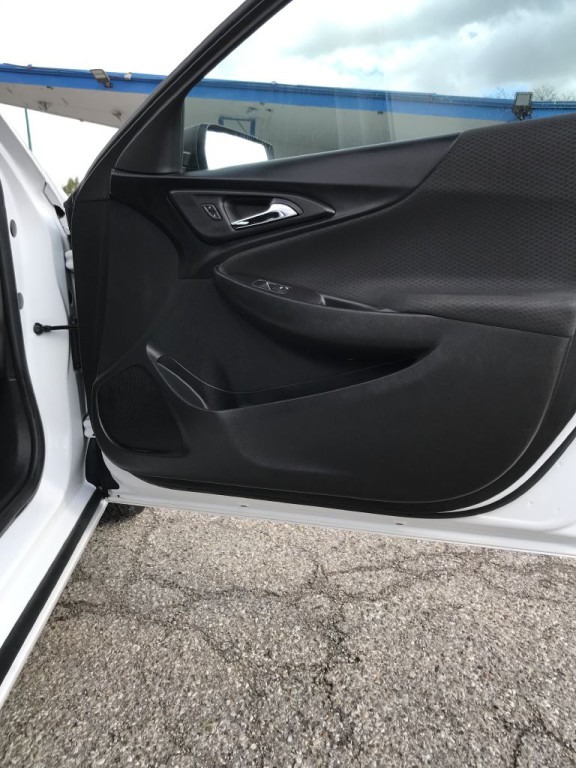 2018 Chevrolet Malibu Image 10