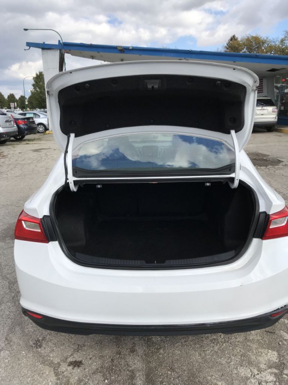 2018 Chevrolet Malibu Image 13