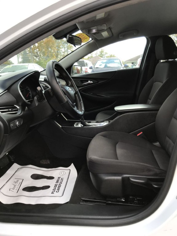 2018 Chevrolet Malibu Image 16