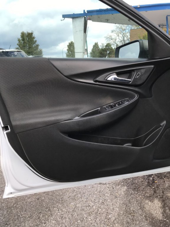 2018 Chevrolet Malibu Image 17