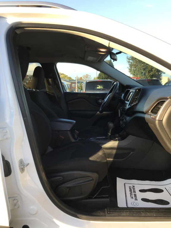 2019 Jeep Cherokee Image 9