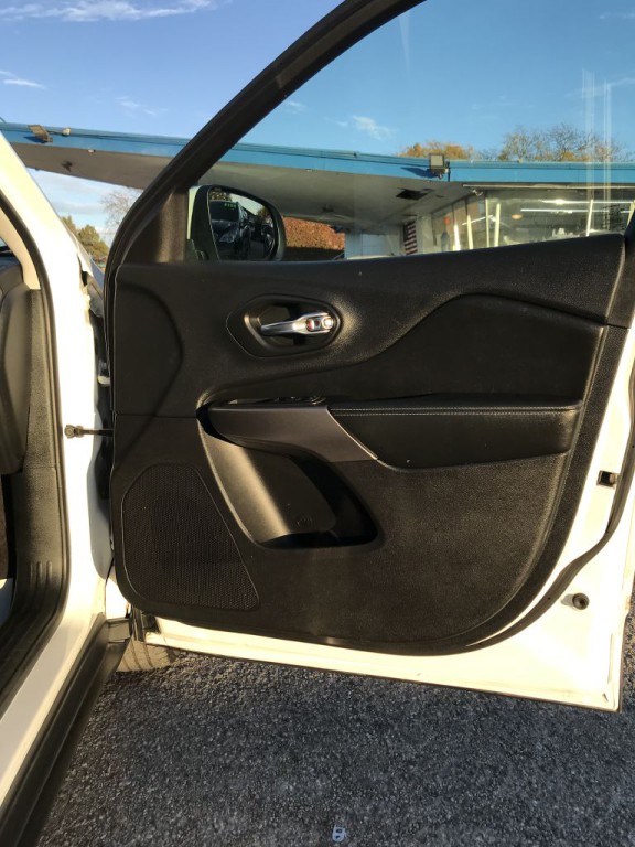 2019 Jeep Cherokee Image 10