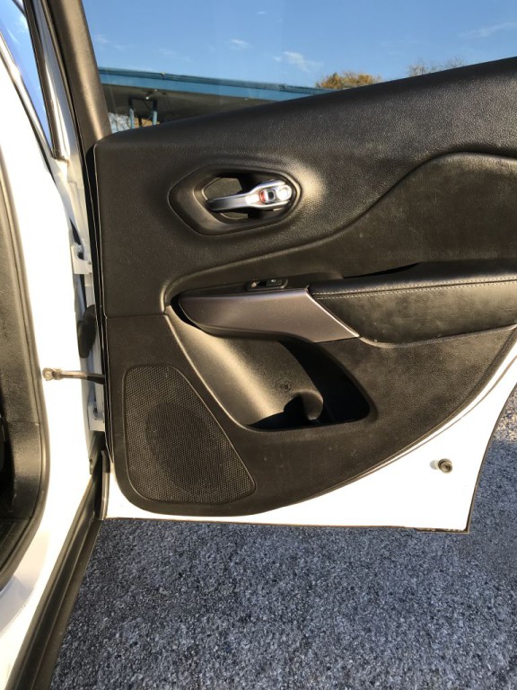 2019 Jeep Cherokee Image 12