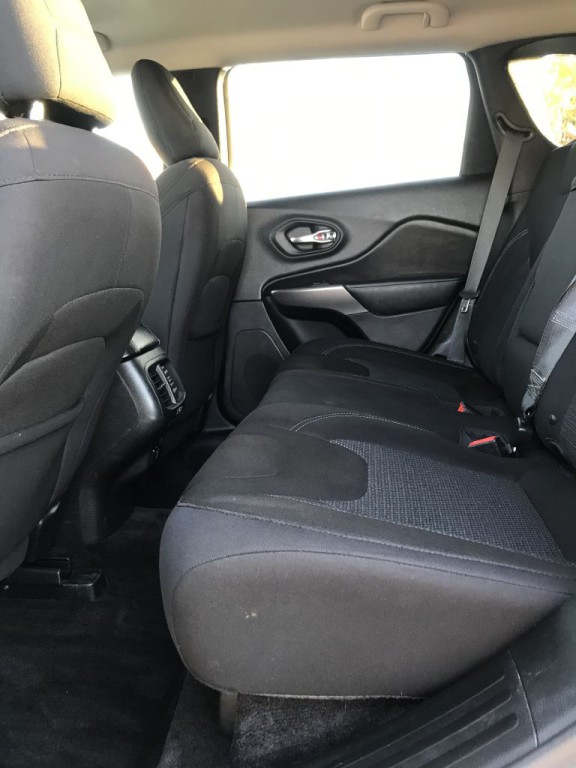 2019 Jeep Cherokee Image 14