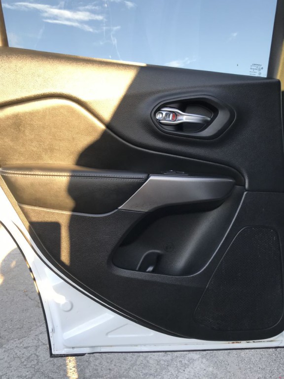 2019 Jeep Cherokee Image 15