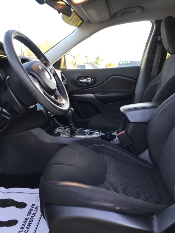 2019 Jeep Cherokee Image 16