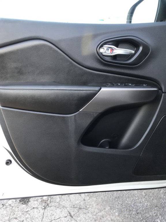 2019 Jeep Cherokee Image 17