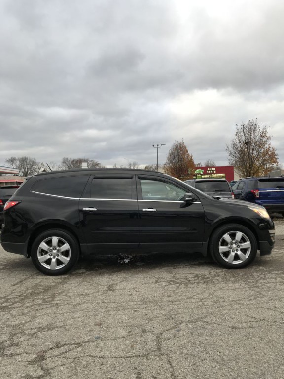 2017 Chevrolet Traverse Image 2