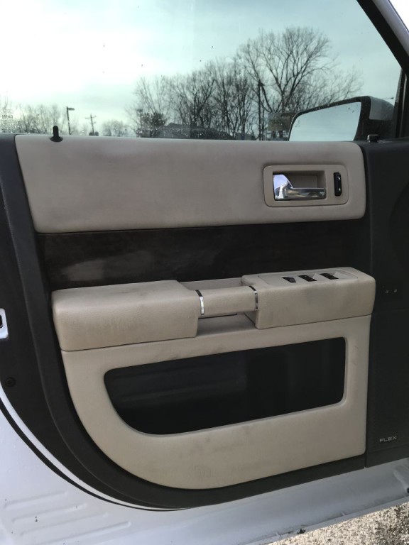 2017 Ford Flex Image 9