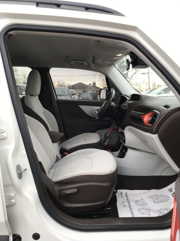 2015 Jeep Renegade Image 9