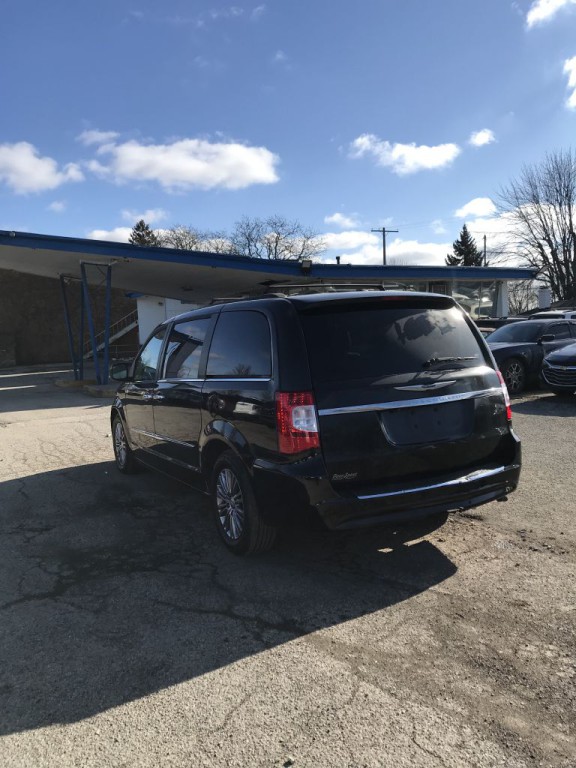 2014 Chrysler Town & Country Image 5