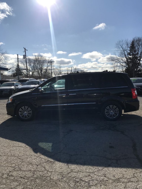 2014 Chrysler Town & Country Image 6