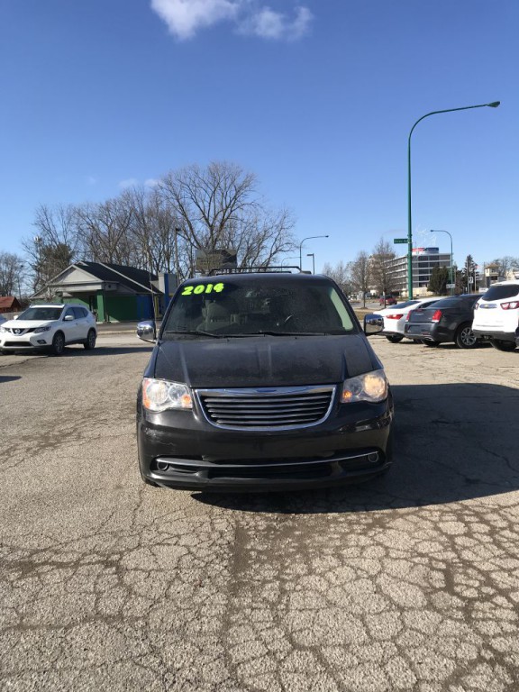 2014 Chrysler Town & Country Image 8