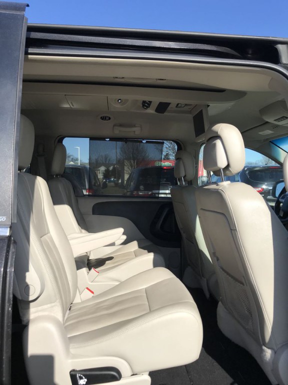 2014 Chrysler Town & Country Image 10