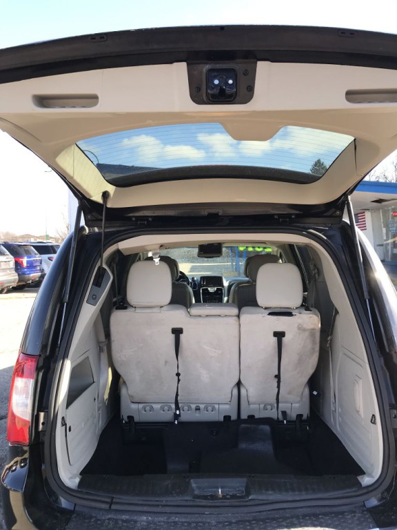 2014 Chrysler Town & Country Image 12