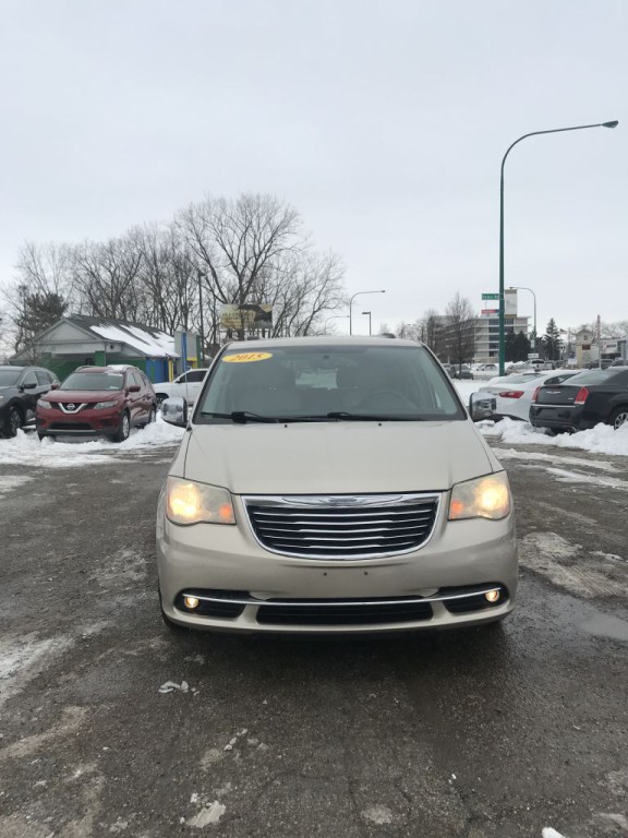 2015 Chrysler Town & Country Image 8