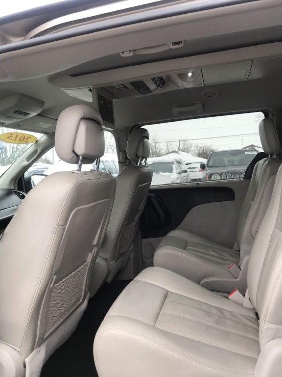 2015 Chrysler Town & Country Image 14