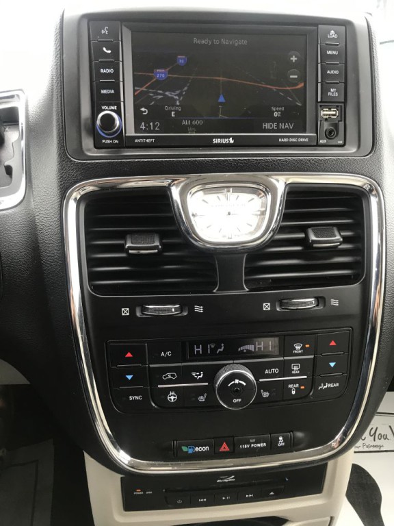 2015 Chrysler Town & Country Image 18