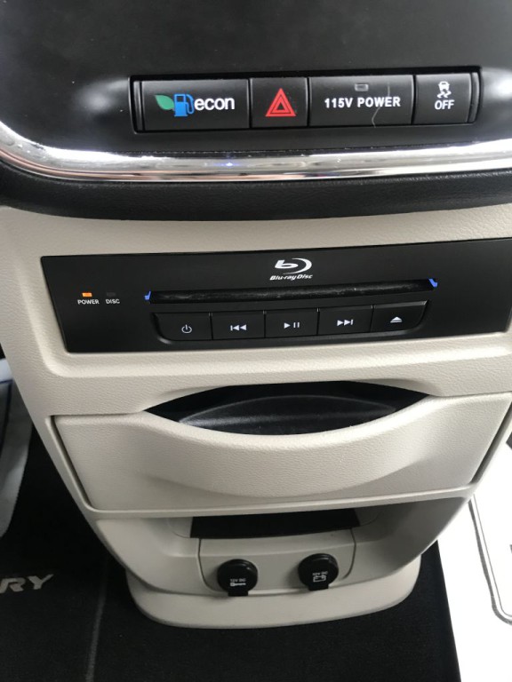 2015 Chrysler Town & Country Image 20