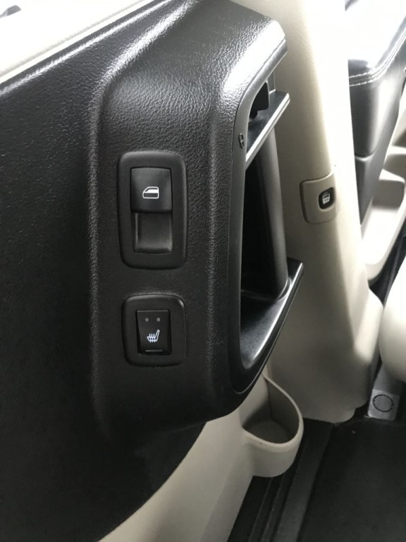 2015 Chrysler Town & Country Image 25