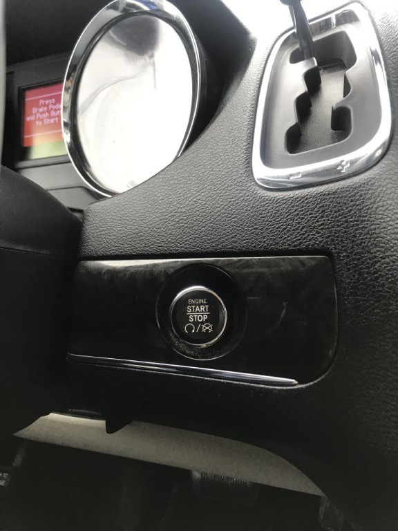 2015 Chrysler Town & Country Image 28