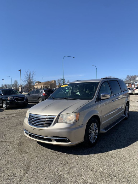 2015 Chrysler Town & Country Image 8