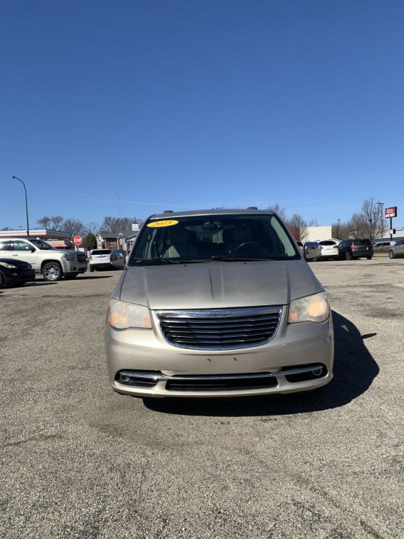 2015 Chrysler Town & Country Image 9