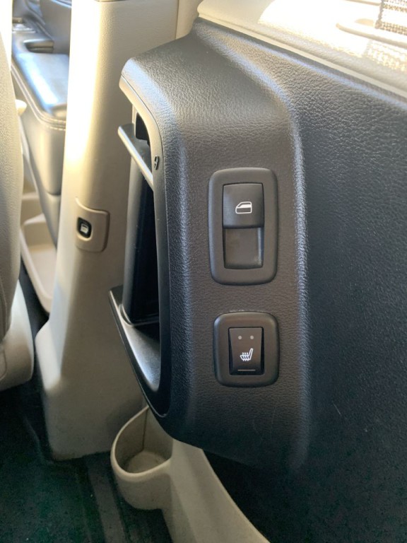 2015 Chrysler Town & Country Image 19