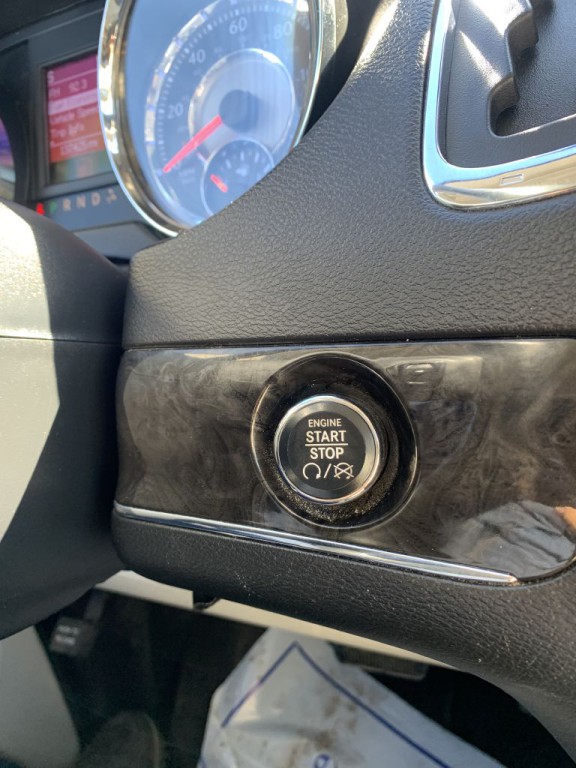 2015 Chrysler Town & Country Image 23