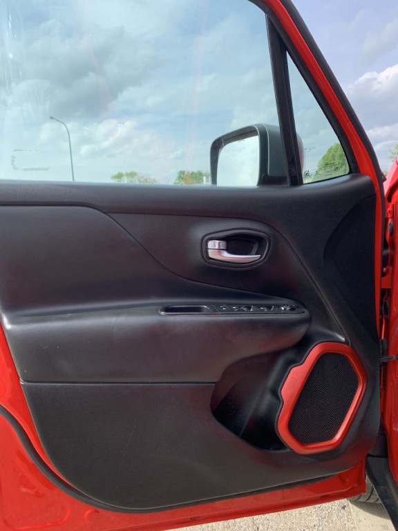 2016 Jeep Renegade Image 11