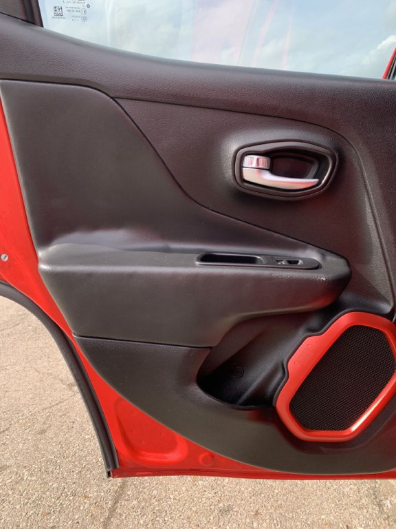 2016 Jeep Renegade Image 13