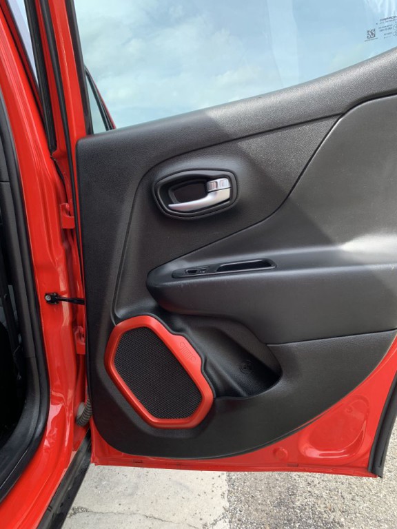 2016 Jeep Renegade Image 16