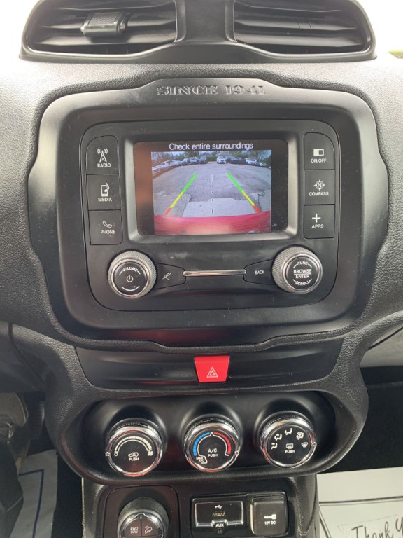 2016 Jeep Renegade Image 24