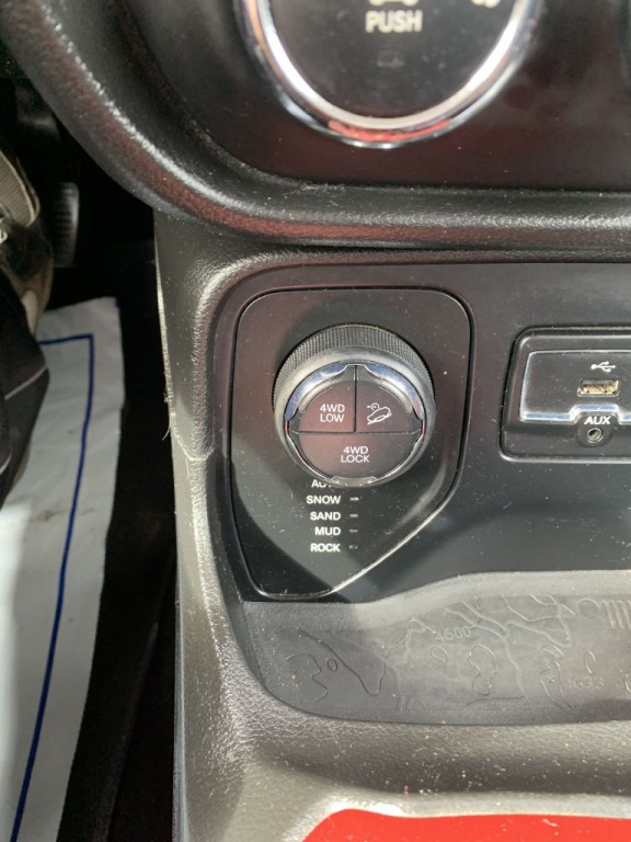 2016 Jeep Renegade Image 25