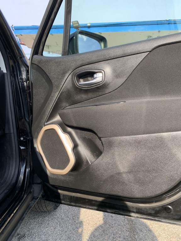 2016 Jeep Renegade Image 17