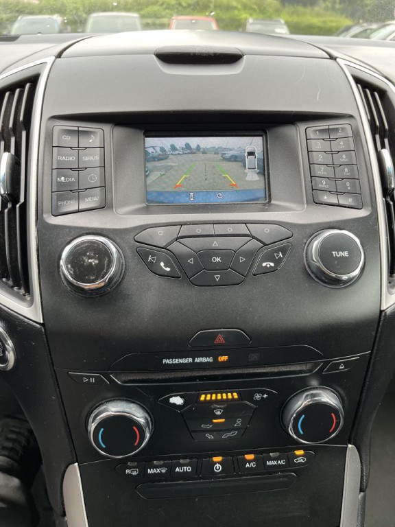 2018 Ford Edge Image 17