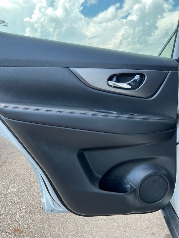2016 Nissan Rogue Image 13